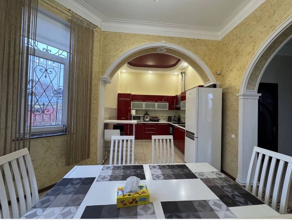 Здам   район Кварцу ( ресторану Ріволі ) 5-кімнат