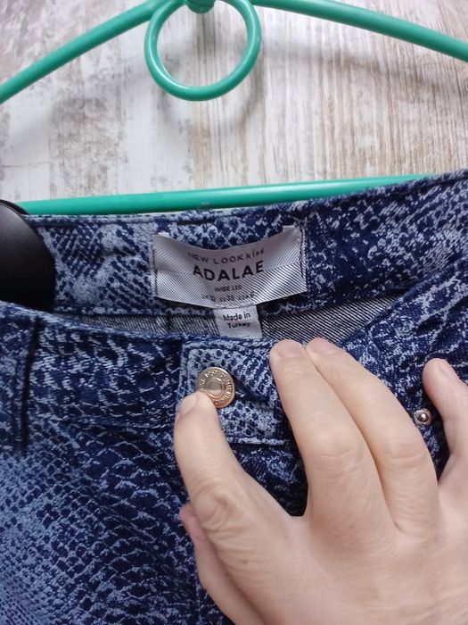 Джинси в зміїний принт