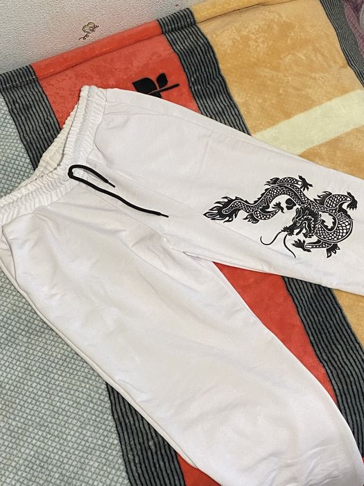 Костюм з драконом