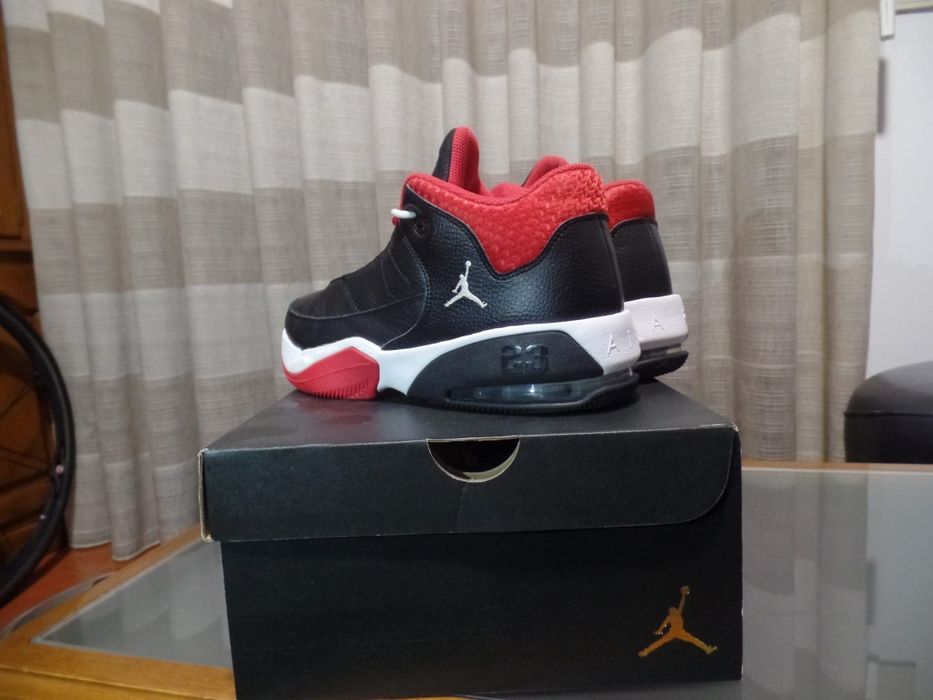 Sapatilhas jordan aura max 3