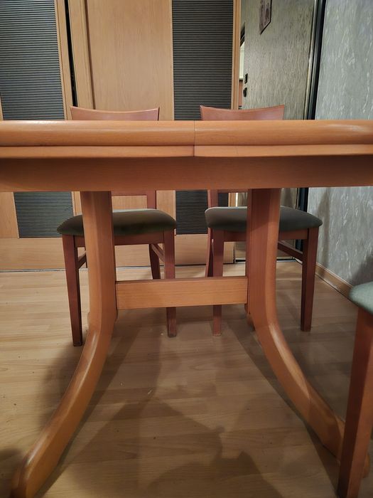 Stół drewniany + 4 krzesła, rozkładany