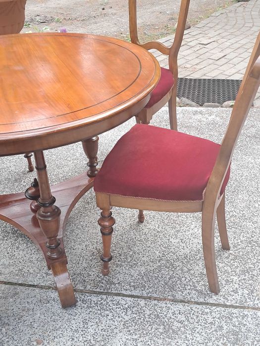 sprzedam stol i 4 krzesla eklektyczne