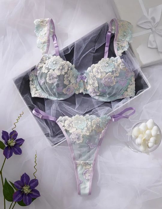 Komplet eleganckiej bielizny biustonosz stringi haft XL 42