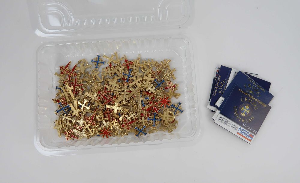 Lote com 200 cruzes universais