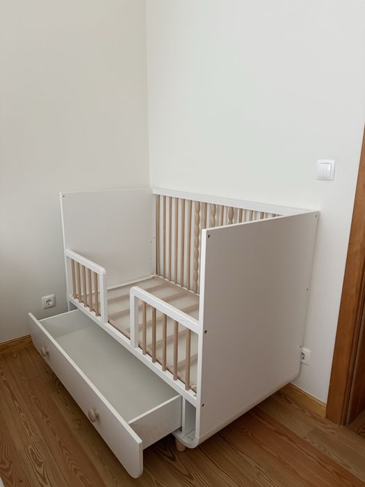 Crib + Mattress + 2 Bed Sheets + Waterproof Mattress Pad + Crib Duvet – Never Used64730022007811122