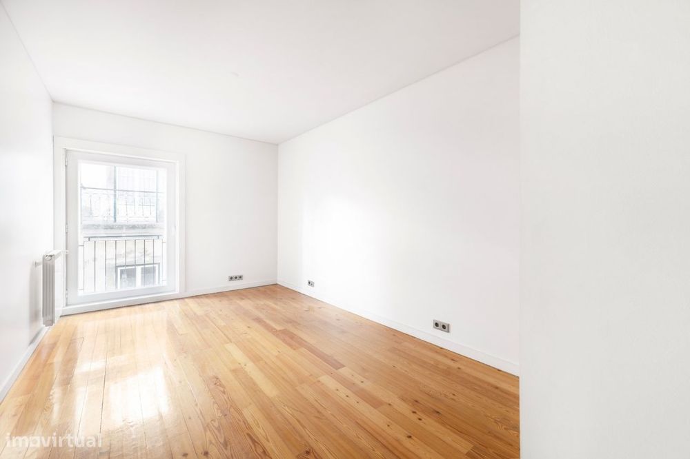 Apartamento no Chiado com 2 salas e 2 quartos e 2 lugares de estaciona