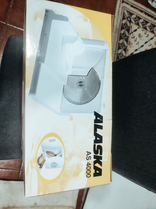 Máquina de corte fiambre 
Uso doméstico 
Usada