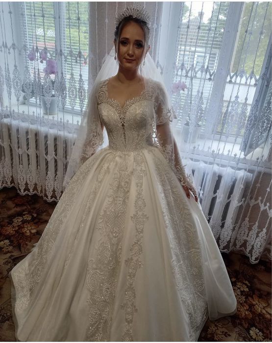 Весільна сукня
