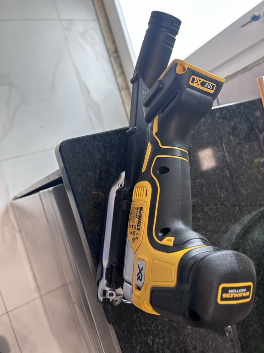 Tico Tico bateria dewalt dcs335