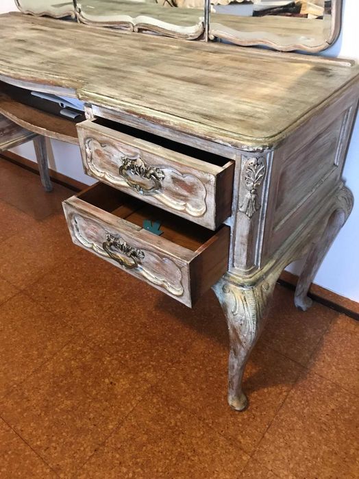 Movel com gavetas e espelho antigo vintage