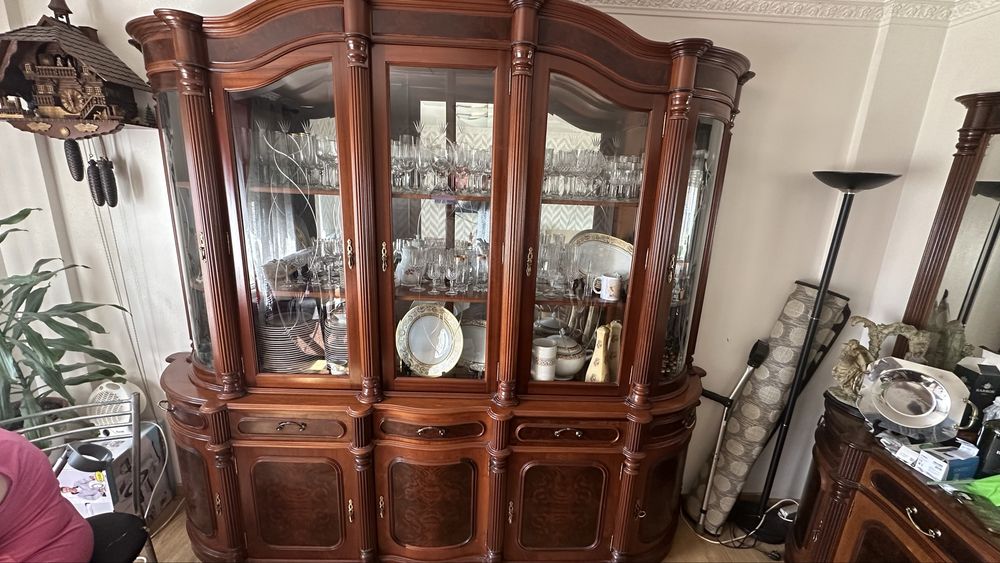 Sala de jantar em cerejeira e raiz de nogueira