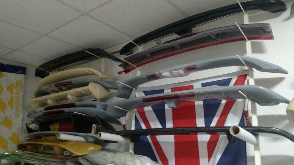 Спойлер антикрыло на багажник фирменный заводской пластик!!! козырек