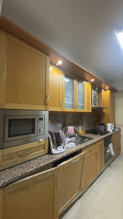 Móvel de cozinha em Cerejeira