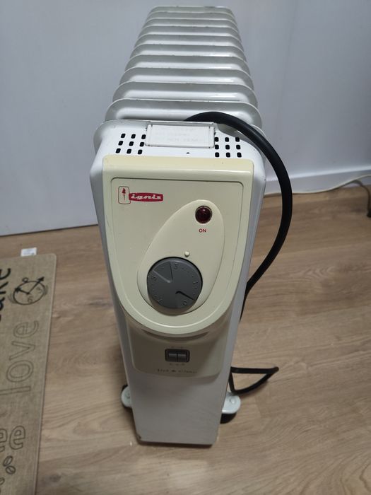 Aquecedor a óleo Ignis, em bom estado.