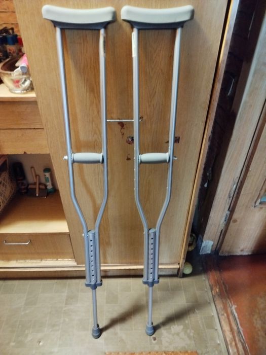 Продам костыль подлокотник