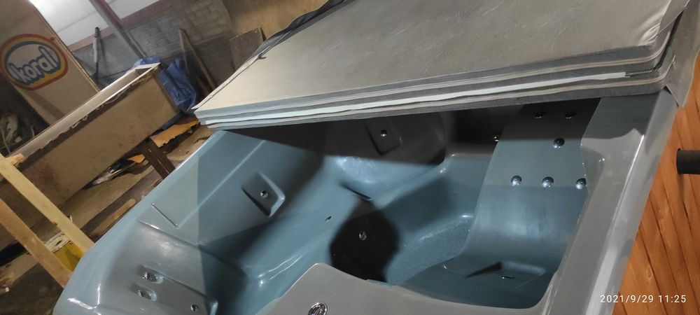 Jacuzzi całoroczne balia basen dysze hydromasaż air grzałka pokrywa