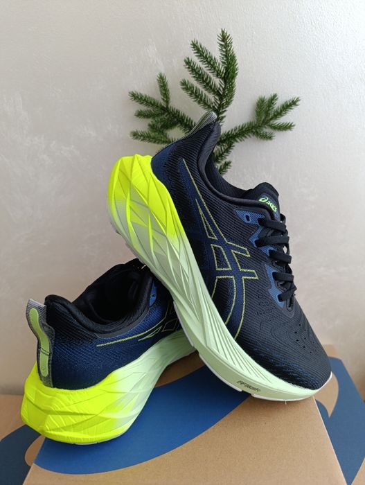 Кросівки жіночі Asics розмір 37(23 см) .