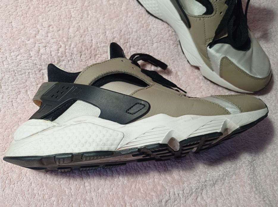 Кросівки чоловічі