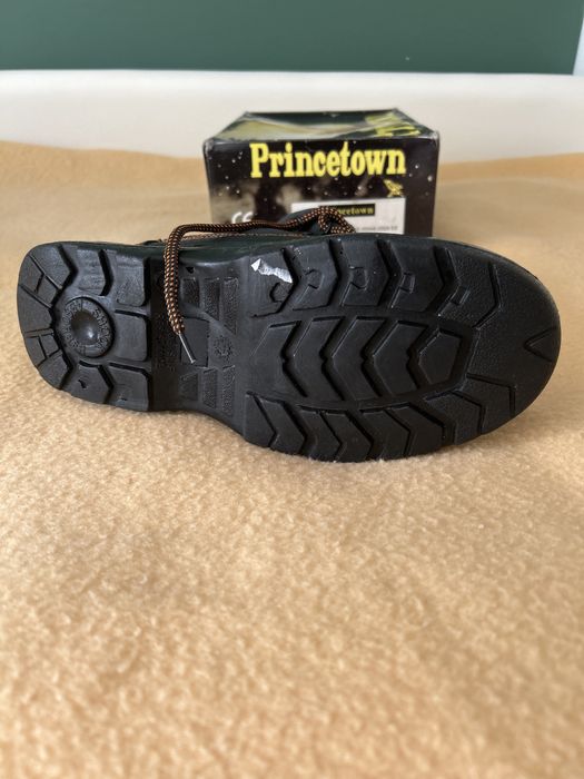 Botas de seguranca em pele com proteção aço