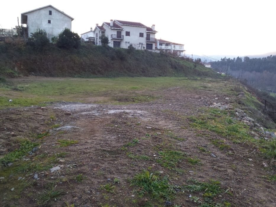 Vendo terreno com 4958m2 junto à Praia fluvial do Arco de Baúlhe