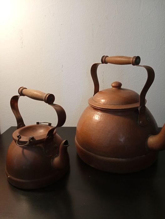 Conjunto chaleiras em cobre com pega de madeira		
Vintage	Rustico