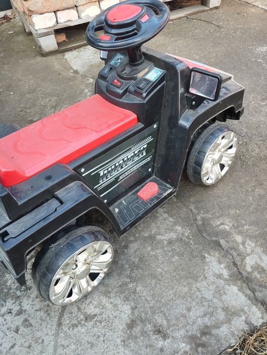 Дитячий електричний автомобіль