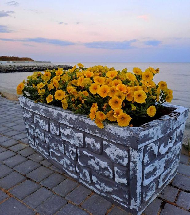 Бетонні квіткарки, вазони з бетону, кашпо(цветочницы, вазоны бетонные)