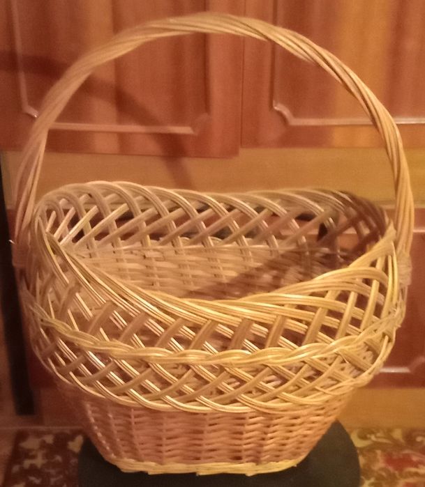 Корзина. Кошолка. Плетёная.
