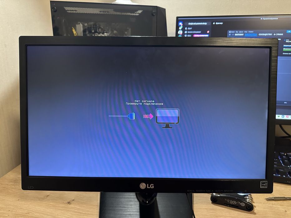 Монитор Lg 19" 60гц з переходником