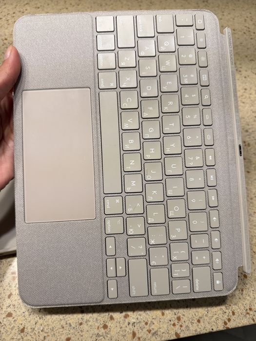 Чохол-клавіатура Logitech Combo Touch Keyboard Case  для iPad Pro 11"