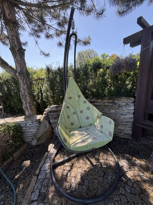 Wiszaca lawka ogrodowa