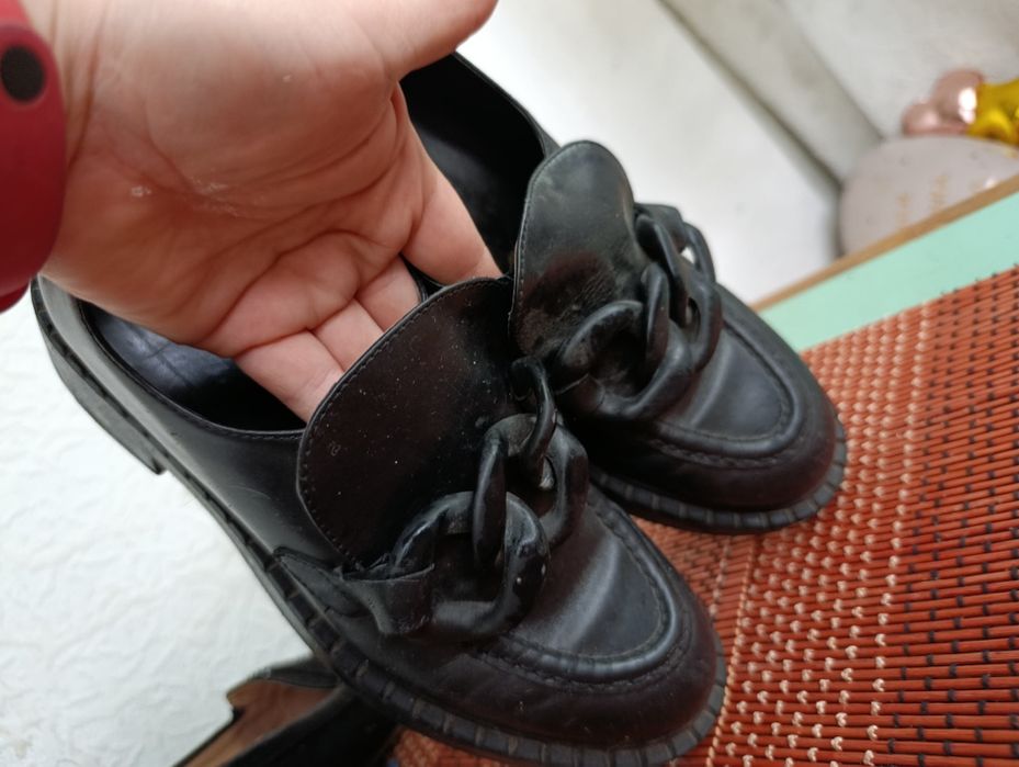 Туфельки з натуральної шкіри стан на 5не підходить розмір 37 максимум