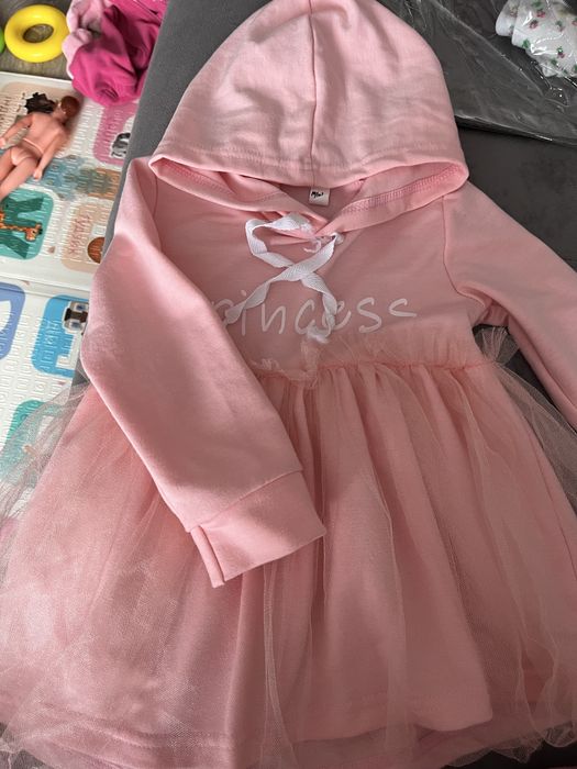 Продам сукні для дівчинки різного віку.