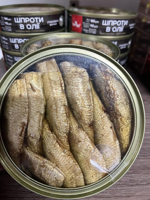Шпроти смажені в олії.