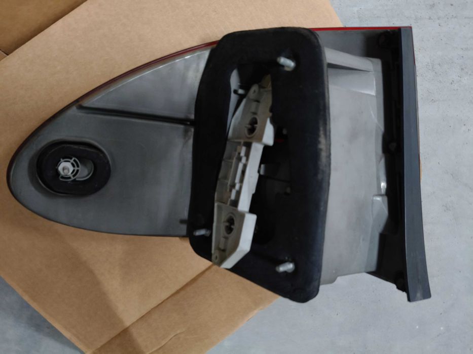 2 Farolins (interior e ilharga) do lado direito 90,00€ - Mercedes W211