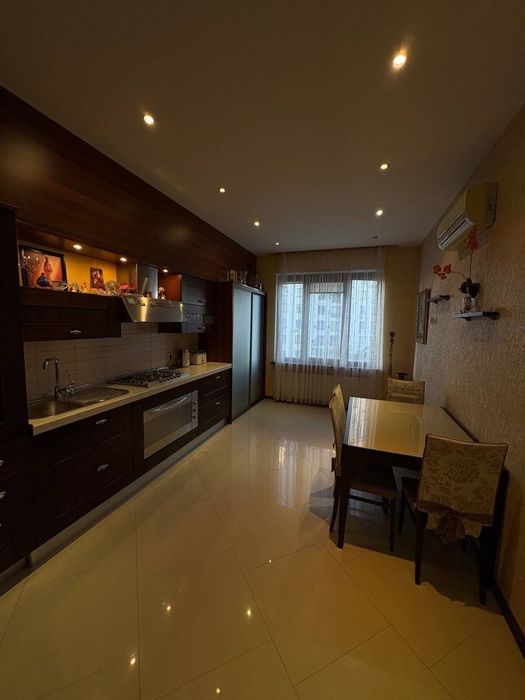 Просторная 3-комнатная квартира, Музкомедия