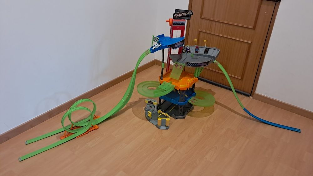 Garagem Mattel megatropolis completa