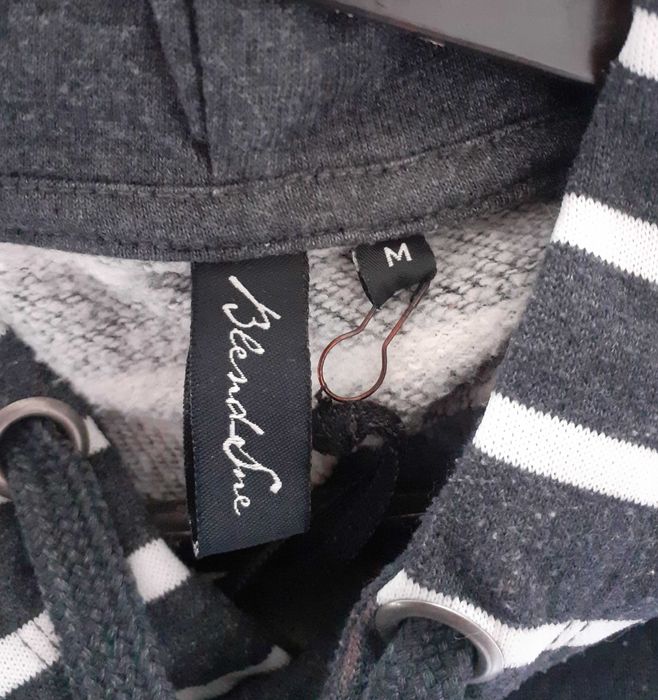 bluza z kapturem i kieszenią
