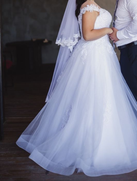 Продам весільну сукню