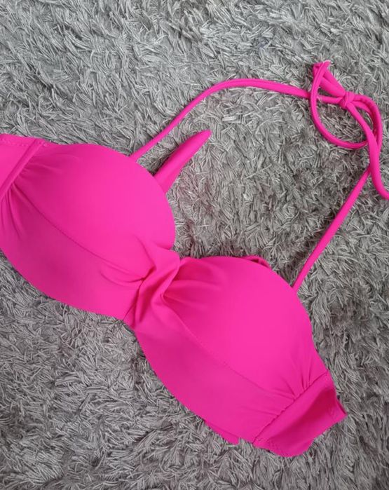 Яскравий купальник