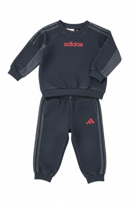 Детский спортивный костюм бренда adidas