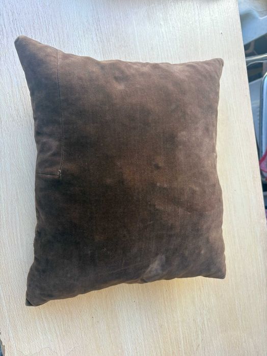 almofada de veludo castanha