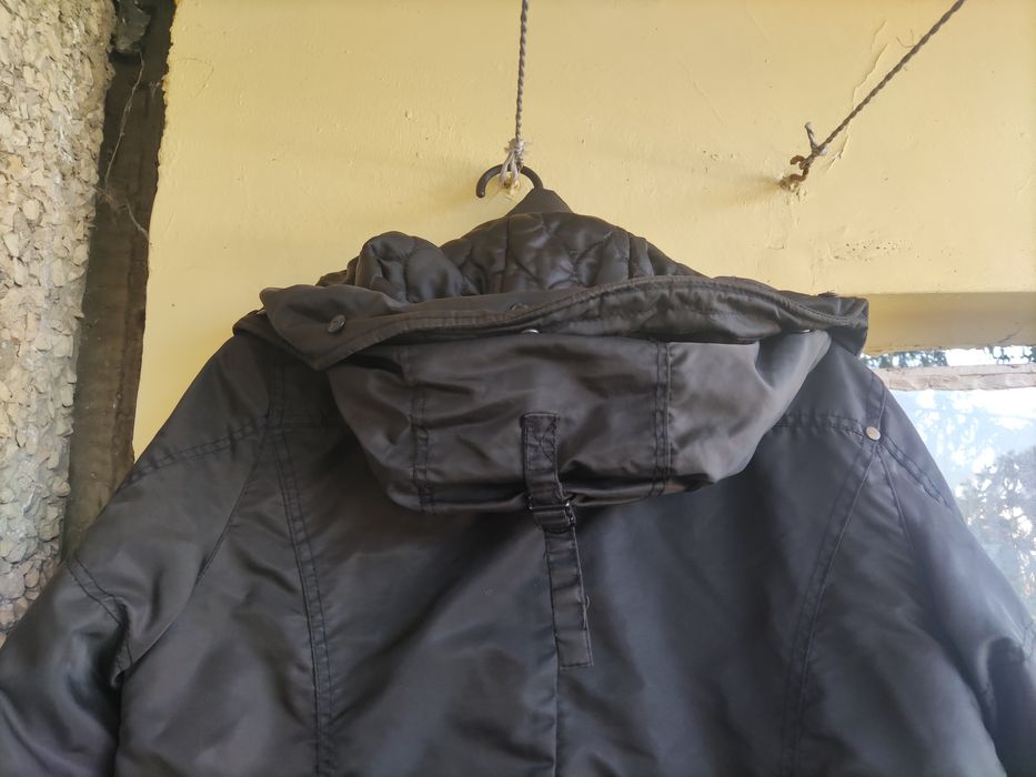 Kurtka damska KHUJO roz L

100% bawelna

Rozmiar L

Pachy 53,5 cm

Dl.