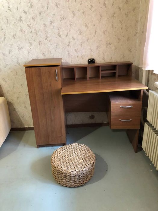 Письменный стол.