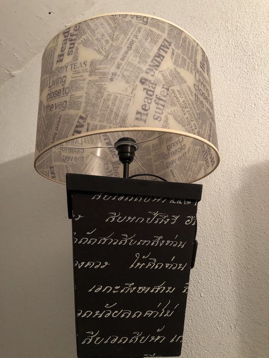 Candeeiro e Abajur com tema “folha de jornal”