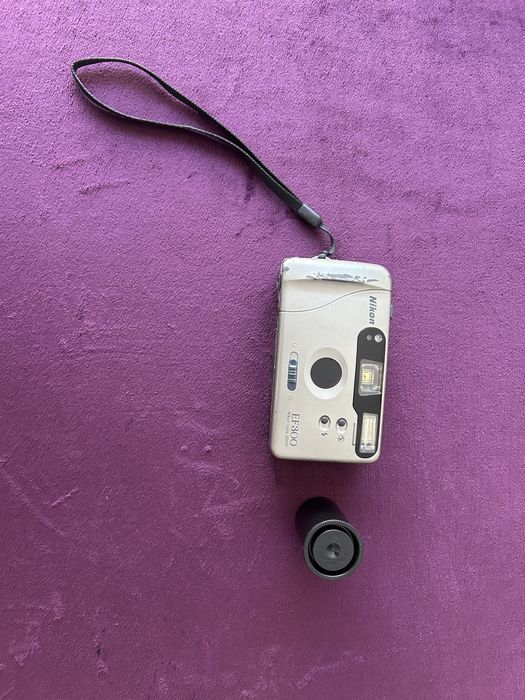 Maquina fotografica Nikon EF300 29mm