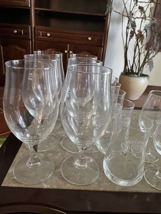 Diversos copos vinho digestivos442831803086295041