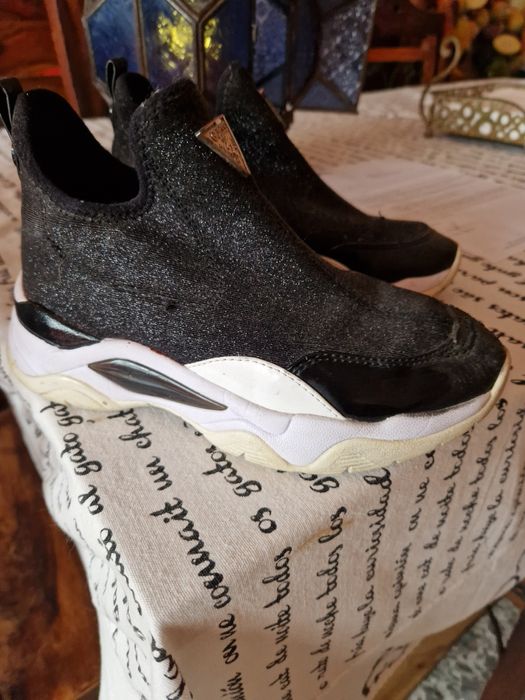 Sapatilhas guess com brilhantes