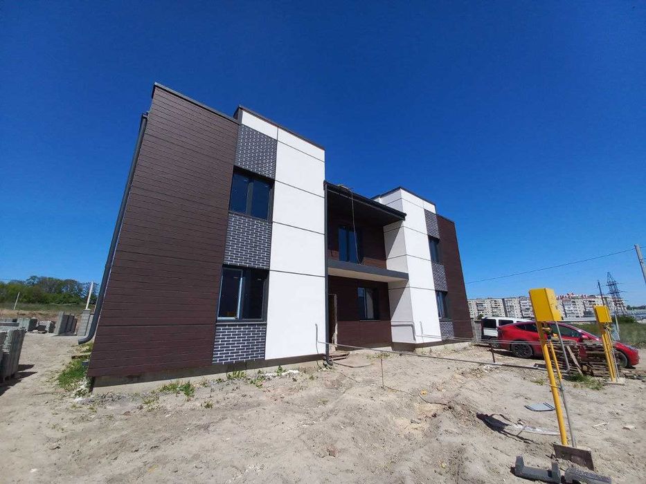 Продаж кутового котеджу з міськими комунікаціями