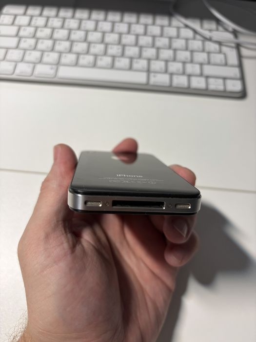Apple iPhone 4 8Gb Black